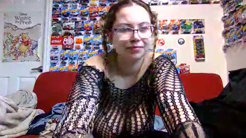 Snapshot of freakydreama chatting on April 13, 1:49 pm FreakyDreama online show from April 13, 1:49 pm