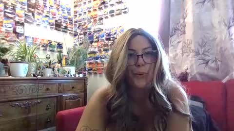 Snapshot of freakydreama chatting on June 8, 6:19 pm FreakyDreama online show from June 8, 6:19 pm