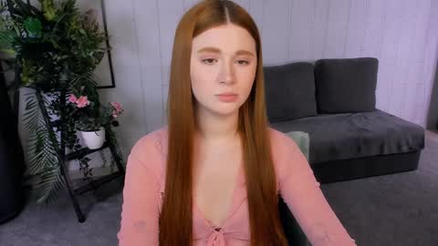 Snapshot of freckle_diyana chatting on January 19, 12:49 am Diyana online show from January 19, 12:49 am