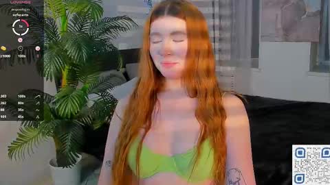 Snapshot of freckle_diyana chatting on February 24, 4:49 am Diyana online show from February 24, 4:49 am