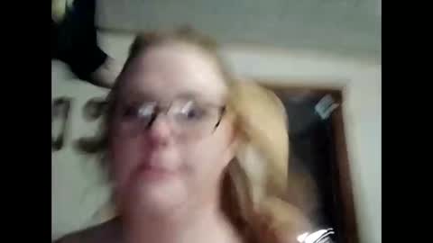 frecklesandsparky online show from June 7, 6:39 am