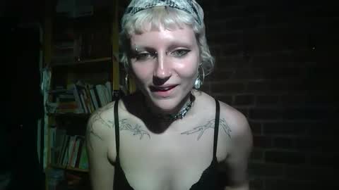 Lily Red online show from May 6, 3:35 am