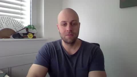 Snapshot of freddow chatting on February 17, 2:59 pm freddow online show from February 17, 2:59 pm