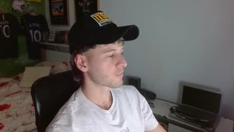 Snapshot of freddy_star chatting on February 10, 10:14 pm Frederick Perin online show from February 10, 10:14 pm