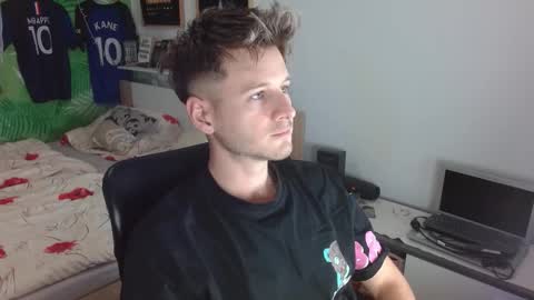 Snapshot of freddy_star chatting on February 13, 2:35 pm Frederick Perin online show from February 13, 2:35 pm