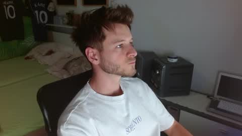 Snapshot of freddy_star chatting on May 4, 12:23 pm Frederick Perin online show from May 4, 12:23 pm