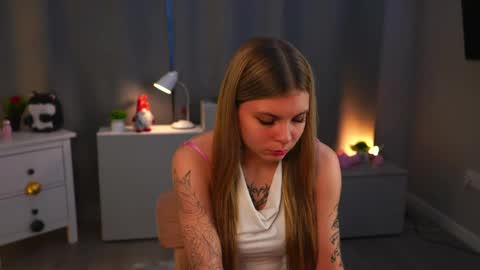 Hey im Olivia im glat to see you in mu room3 online show from April 22, 2:18 pm