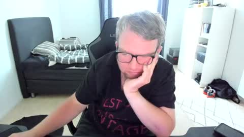 Snapshot of fredrik386959 chatting on August 2, 5:33 pm Fredrik online show from August 2, 5:33 pm