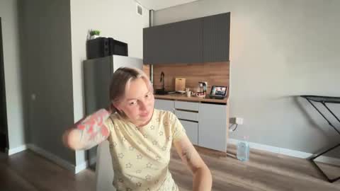 Snapshot of fremine_ chatting on November 17, 3:12 am Fremine online show from November 17, 3:12 am