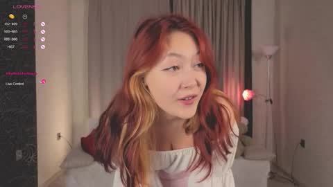 frencheseyes online show from September 15, 1:33 pm