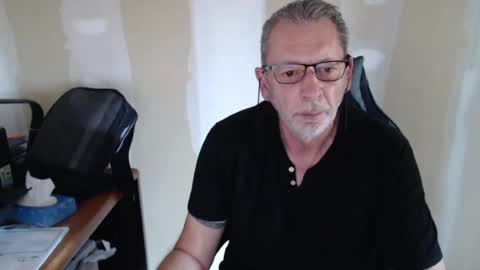 Snapshot of frenchforsexfriend chatting on August 2, 3:10 pm frenchforsexfriend online show from August 2, 3:10 pm