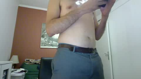 Snapshot of frenchhorny91 chatting on August 5, 9:17 pm Frenchhorny91 online show from August 5, 9:17 pm