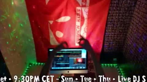 Snapshot of frenchkissdjfk chatting on November 6, 7:20 am frenchkissdjfk online show from November 6, 7:20 am