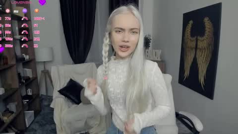 Snapshot of freya_ice_baby chatting on February 12, 7:09 pm Freya online show from February 12, 7:09 pm