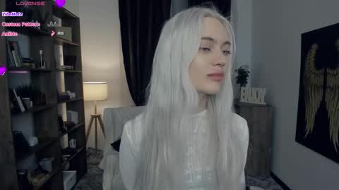 Snapshot of freya_ice_baby chatting on February 13, 7:32 pm Freya online show from February 13, 7:32 pm