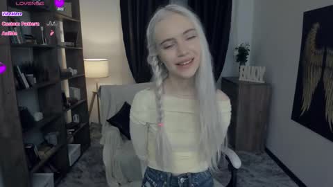 Snapshot of freya_ice_baby chatting on February 14, 7:21 pm Freya online show from February 14, 7:21 pm