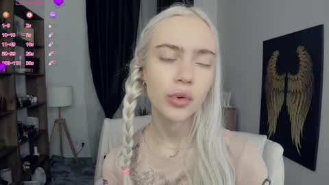 Snapshot of freya_ice_baby chatting on February 16, 7:21 pm Freya online show from February 16, 7:21 pm