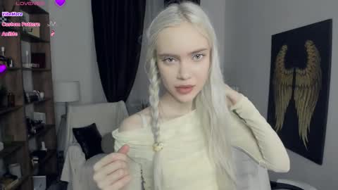 Snapshot of freya_ice_baby chatting on February 25, 7:34 pm Freya online show from February 25, 7:34 pm