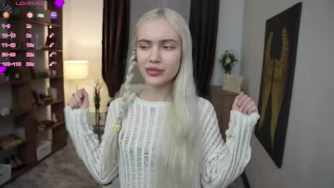 Snapshot of freya_ice_baby chatting on March 2, 7:43 pm Freya online show from March 2, 7:43 pm