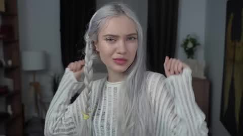 Freya online show from March 8, 7:28 pm