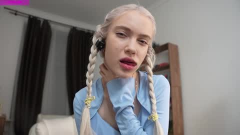 Freya online show from April 5, 7:33 pm