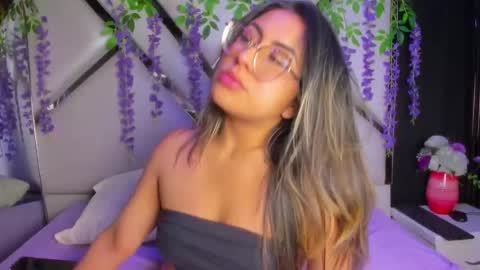 Freya online show from May 26, 3:35 am