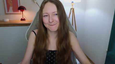 Freya online show from December 4, 7:12 pm