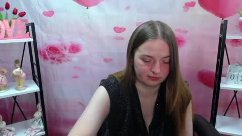 Snapshot of freyadak chatting on May 2, 5:29 pm FreyaDak online show from May 2, 5:29 pm