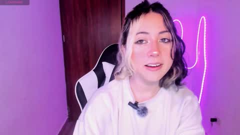 frida_lassi_ online show from November 30, 9:30 pm