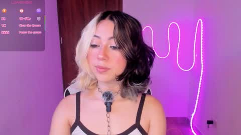 Snapshot of frida_lassi_ chatting on December 5, 12:03 pm frida_lassi_ online show from December 5, 12:03 pm