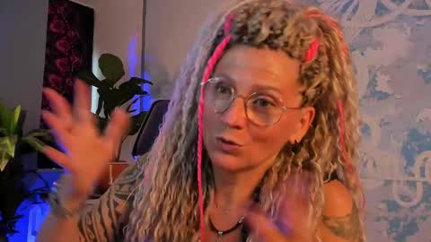 Frida Tander online show from May 25, 5:35 am