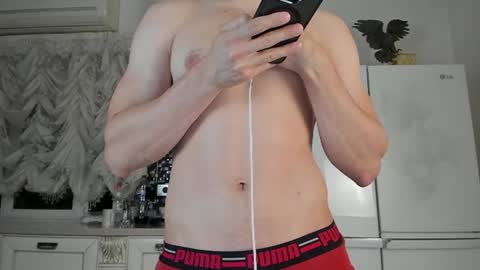 Snapshot of friend123211 chatting on July 10, 6:43 pm Viktor online show from July 10, 6:43 pm
