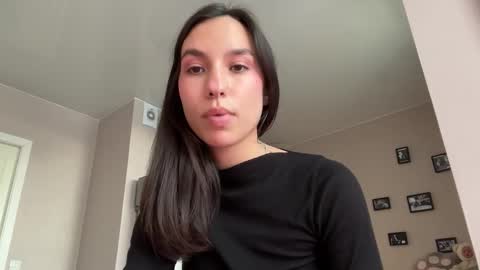 Snapshot of friend_foryou chatting on September 18, 1:46 pm Lina online show from September 18, 1:46 pm
