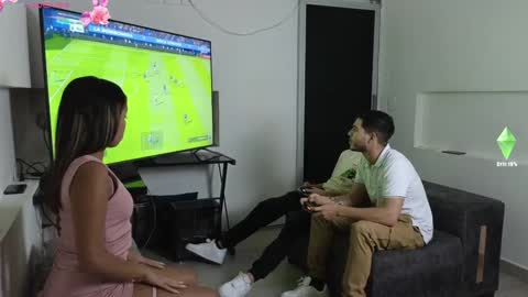 Snapshot of friendsbi_sextape chatting on December 31, 5:33 am Bella Fran Steven and Pepe online show from December 31, 5:33 am