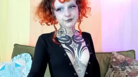 Snapshot of friskyflowers chatting on April 22, 9:38 pm cherry online show from April 22, 9:38 pm