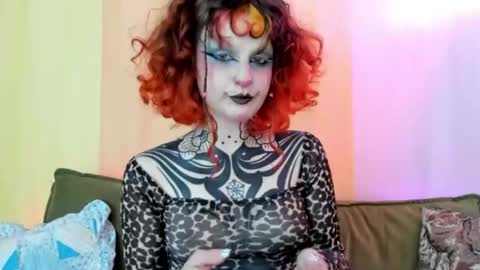 Snapshot of friskyflowers chatting on April 28, 12:42 am cherry online show from April 28, 12:42 am
