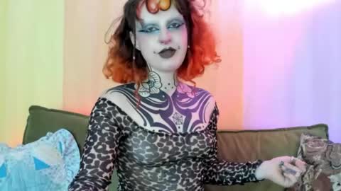 Snapshot of friskyflowers chatting on April 28, 2:27 am cherry online show from April 28, 2:27 am