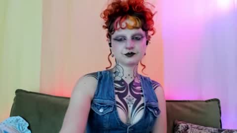 Snapshot of friskyflowers chatting on April 29, 1:10 am cherry online show from April 29, 1:10 am