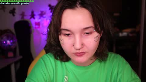 Snapshot of frogessjay chatting on December 1, 9:42 pm Jaywise Frogfoot online show from December 1, 9:42 pm