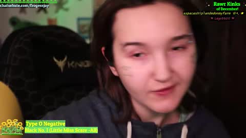 Snapshot of frogessjay chatting on December 13, 10:48 pm Jaywise Frogfoot online show from December 13, 10:48 pm