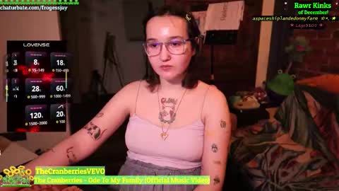 Snapshot of frogessjay chatting on December 15, 9:52 pm Jaywise Frogfoot online show from December 15, 9:52 pm