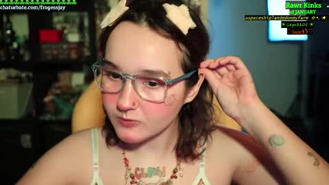 Snapshot of frogessjay chatting on January 7, 11:07 pm Jaywise Frogfoot online show from January 7, 11:07 pm