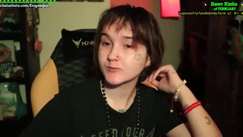 Snapshot of frogessjay chatting on February 3, 9:53 pm Jaywise Frogfoot online show from February 3, 9:53 pm