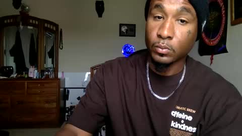 Snapshot of fromthabac chatting on April 2, 8:28 pm fromthabac online show from April 2, 8:28 pm