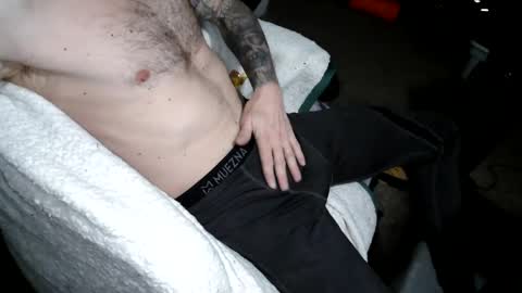 Snapshot of froski666 chatting on February 9, 10:09 am froski666 online show from February 9, 10:09 am