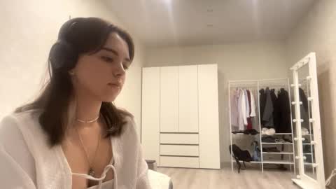 Emily online show from October 1, 3:40 pm