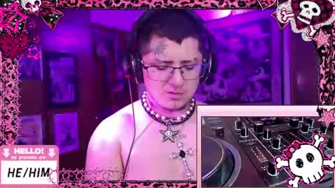 Snapshot of ftmbiggestclit chatting on June 12, 6:40 pm Kevin online show from June 12, 6:40 pm