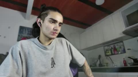 Snapshot of fuck_star_boy chatting on November 18, 11:48 pm Jhonny online show from November 18, 11:48 pm