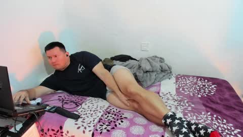 Snapshot of fuckynations chatting on December 28, 6:18 pm Fuckdirtymen online show from December 28, 6:18 pm