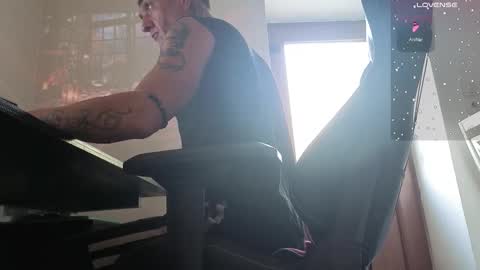 Snapshot of fullartofsex chatting on November 11, 8:47 am FullArtOfSex online show from November 11, 8:47 am